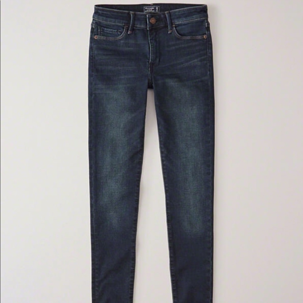 Abercrombie & Fitch Dark Wash size 27/4